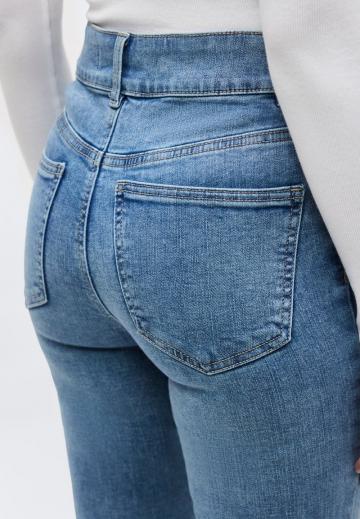 Клешеные джинсы