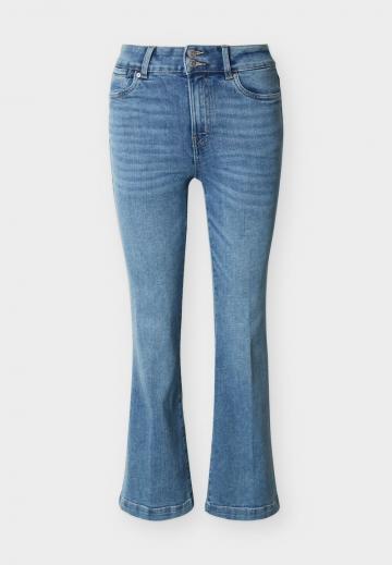 Клешеные джинсы