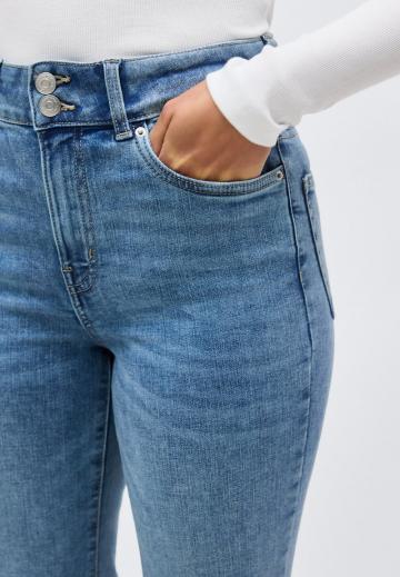 Клешеные джинсы