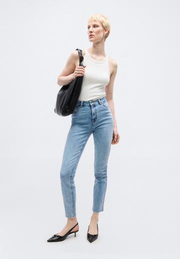 Узкие джинсы