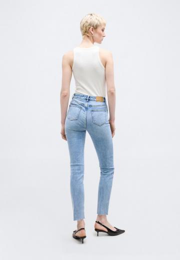 Узкие джинсы