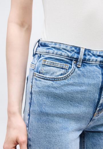 Узкие джинсы