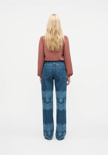 Прямые джинсы