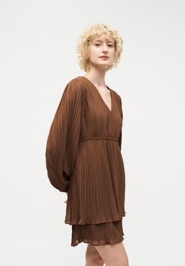 Короткое платье