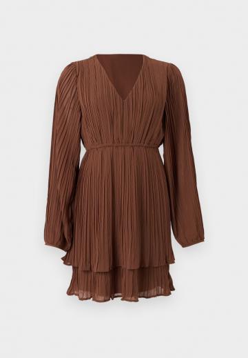 Короткое платье