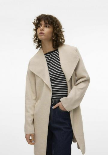 Короткое пальто