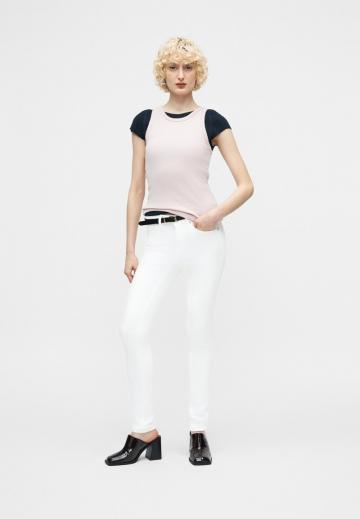 Узкие джинсы