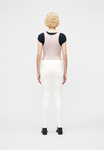 Узкие джинсы