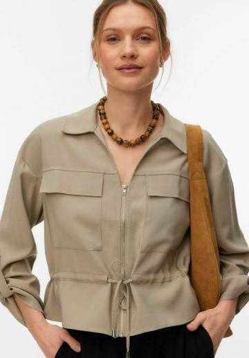 Куртка с накладнымит карманами