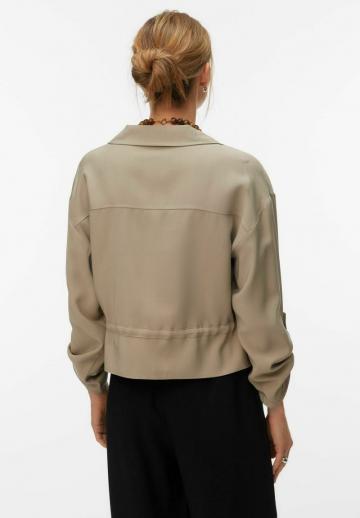 Куртка с накладнымит карманами