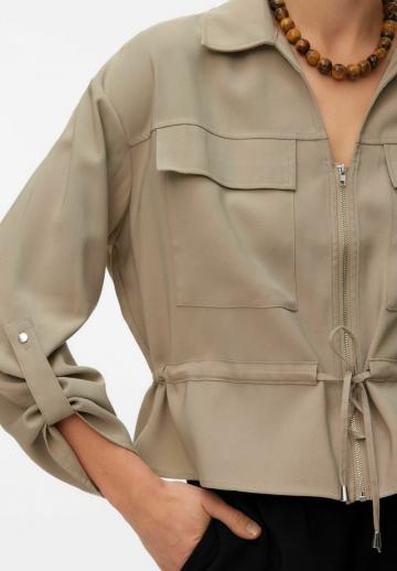 Куртка с накладнымит карманами