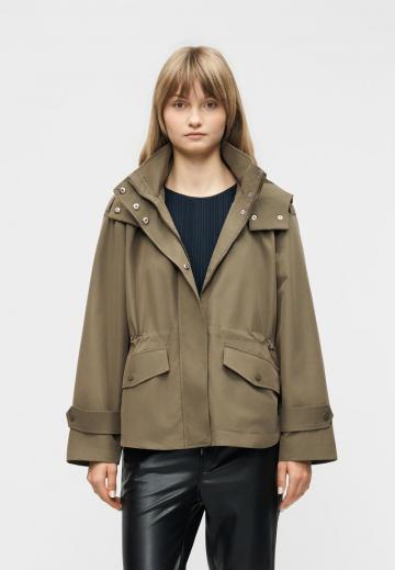 Куртка с накладнымит карманами