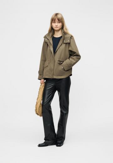 Куртка с накладнымит карманами