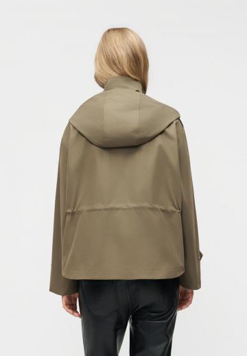 Куртка с накладнымит карманами