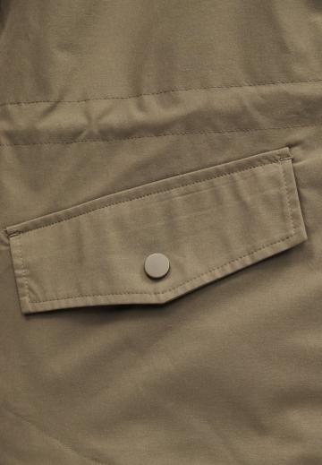 Куртка с накладнымит карманами