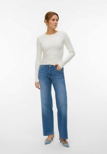 Прямые джинсы