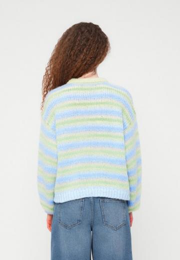 Пуловер в полоску