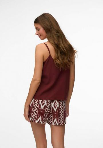 Топ на бретельках