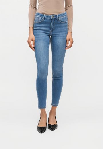 Узкие джинсы