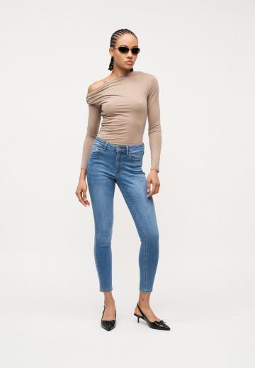 Узкие джинсы