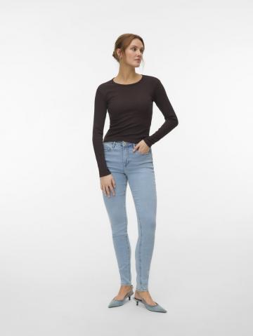 Узкие джинсы