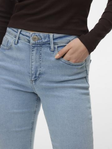 Узкие джинсы