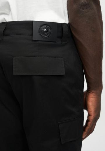 Брюки с накладными карманами