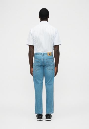 Прямые джинсы