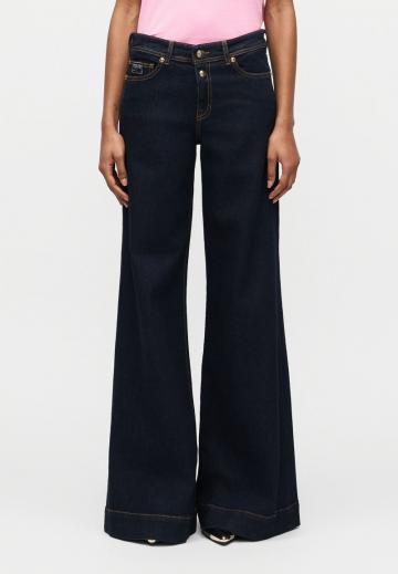 Клешеные джинсы