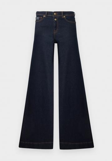 Клешеные джинсы