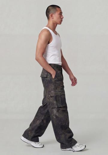 Брюки с накладными карманами