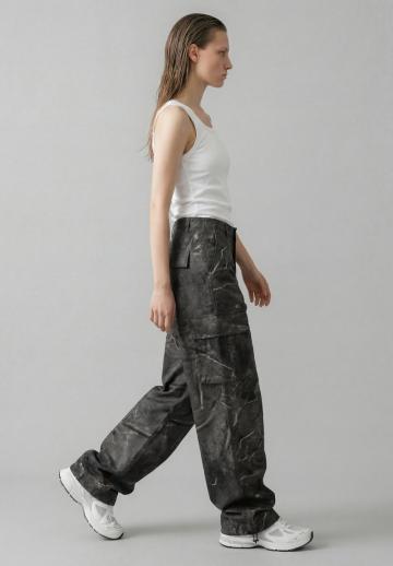 Брюки с накладными карманами