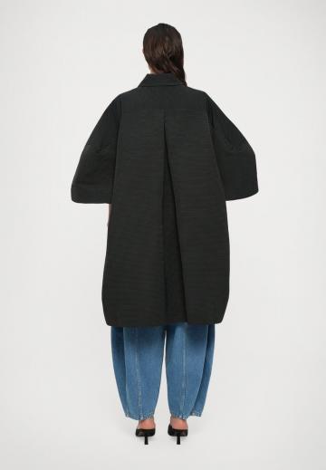 Короткое пальто