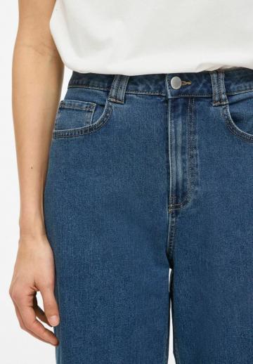 Короткие джинсы