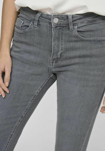 Короткие джинсы