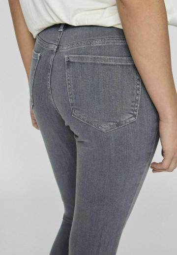 Короткие джинсы