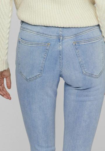 Короткие джинсы