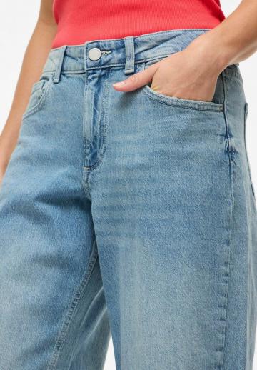 Короткие джинсы