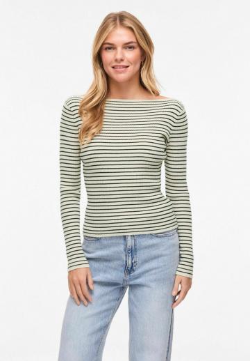 Пуловер в полоску