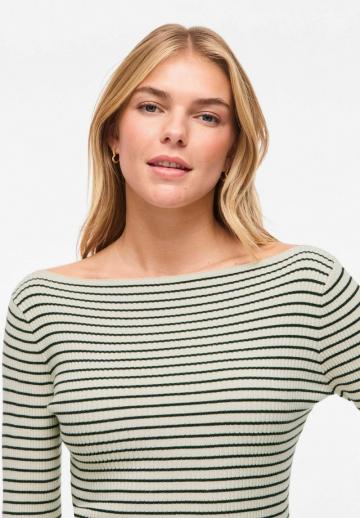 Пуловер в полоску