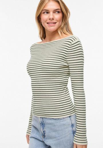 Пуловер в полоску