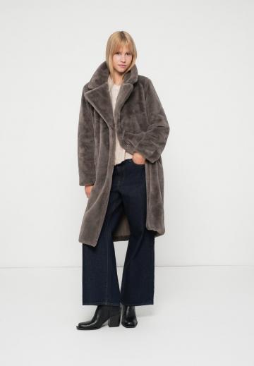 Шерстяное пальто