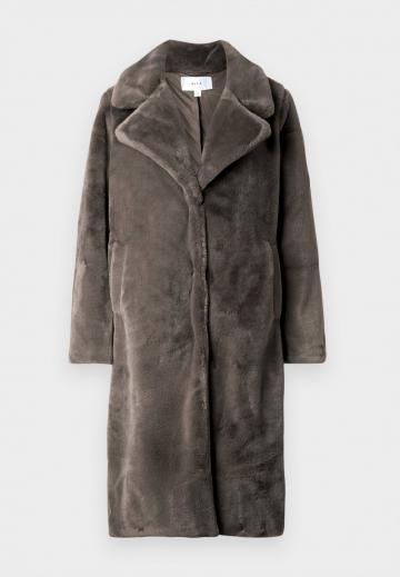 Шерстяное пальто