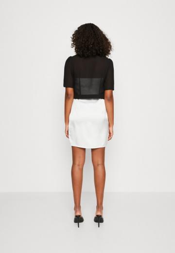 Короткий блейзер