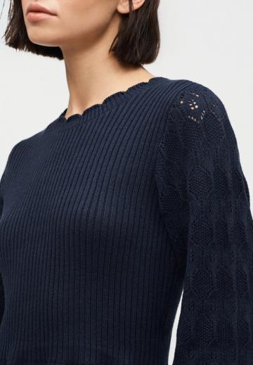 Вязаное платье