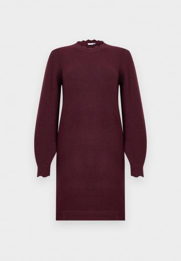 Вязаное платье