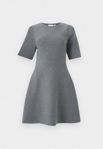 Вязаное платье