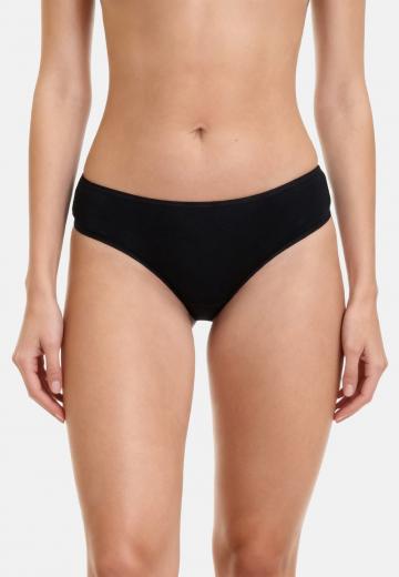 Трусы на бедрах