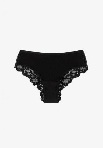 Трусы на бедрах