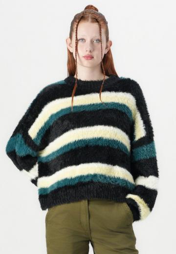 Пуловер в полоску